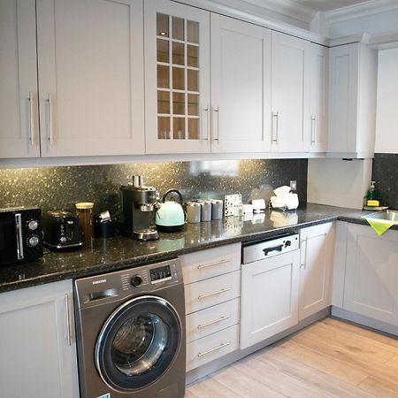 Bright Private Terrace - Free Private Parking - Tv - Wifi - Netflix Lägenhet London Borough of London Borough of Croydon Exteriör bild