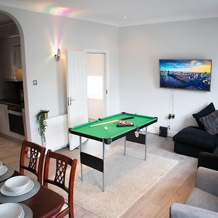 Bright Private Terrace - Free Private Parking - Tv - Wifi - Netflix Lägenhet London Borough of London Borough of Croydon Exteriör bild