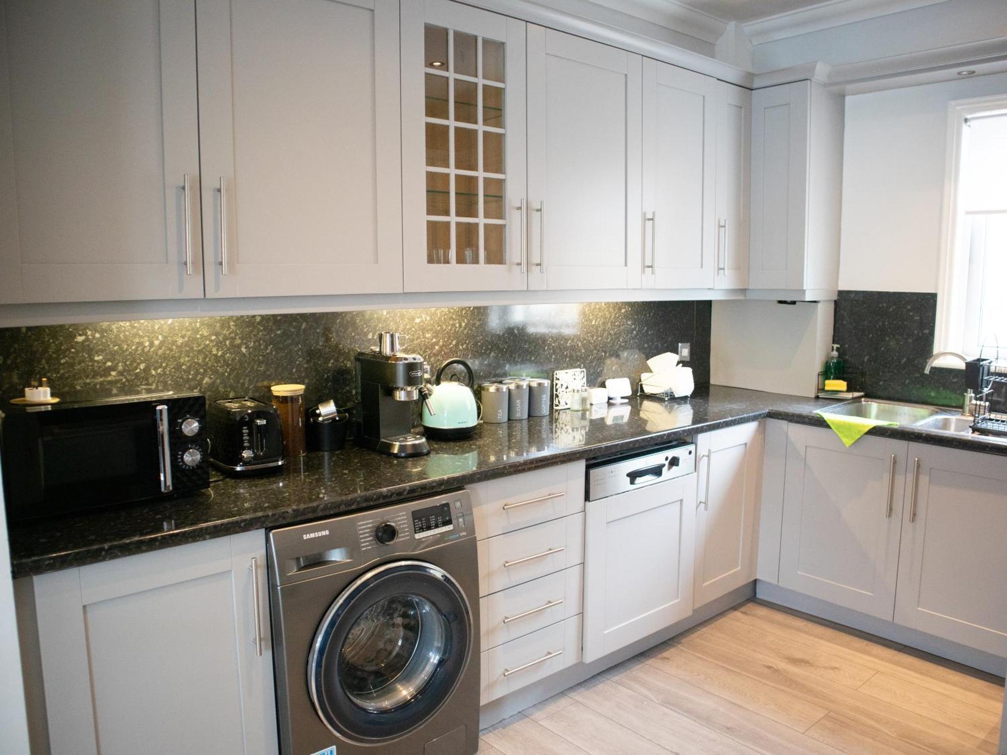 Bright Private Terrace - Free Private Parking - Tv - Wifi - Netflix Lägenhet London Borough of London Borough of Croydon Exteriör bild