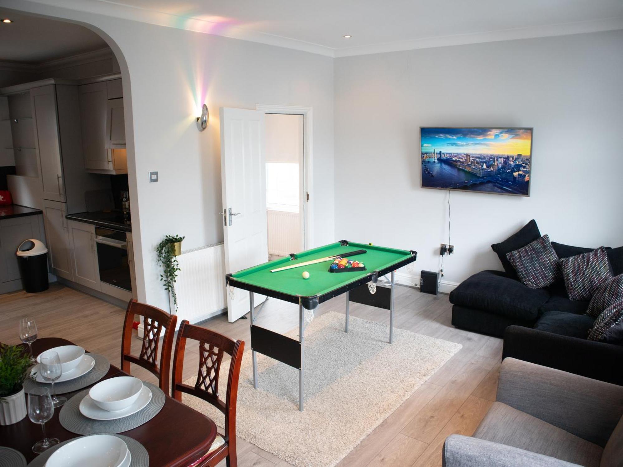 Bright Private Terrace - Free Private Parking - Tv - Wifi - Netflix Lägenhet London Borough of London Borough of Croydon Exteriör bild