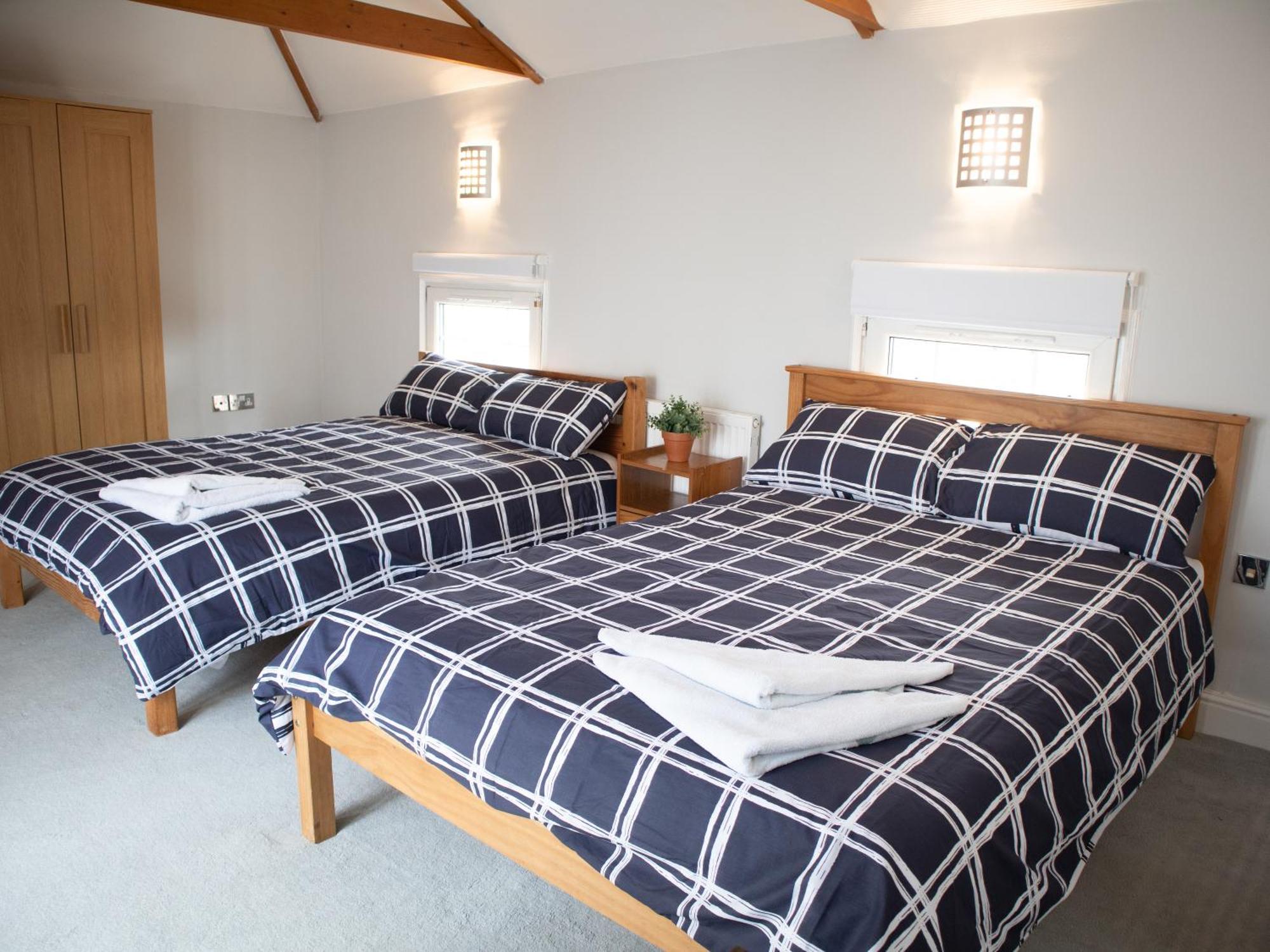 Bright Private Terrace - Free Private Parking - Tv - Wifi - Netflix Lägenhet London Borough of London Borough of Croydon Exteriör bild