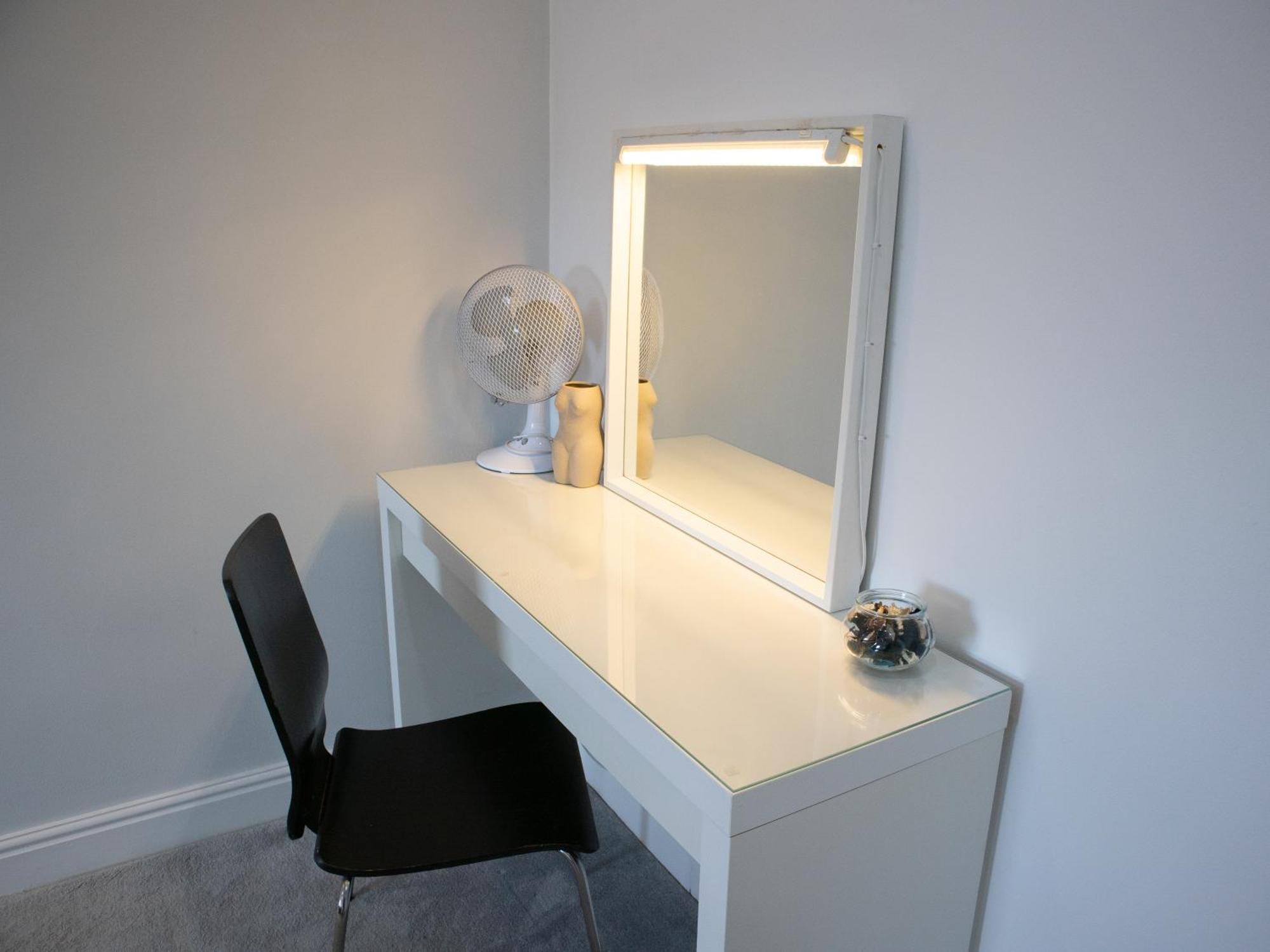 Bright Private Terrace - Free Private Parking - Tv - Wifi - Netflix Lägenhet London Borough of London Borough of Croydon Exteriör bild
