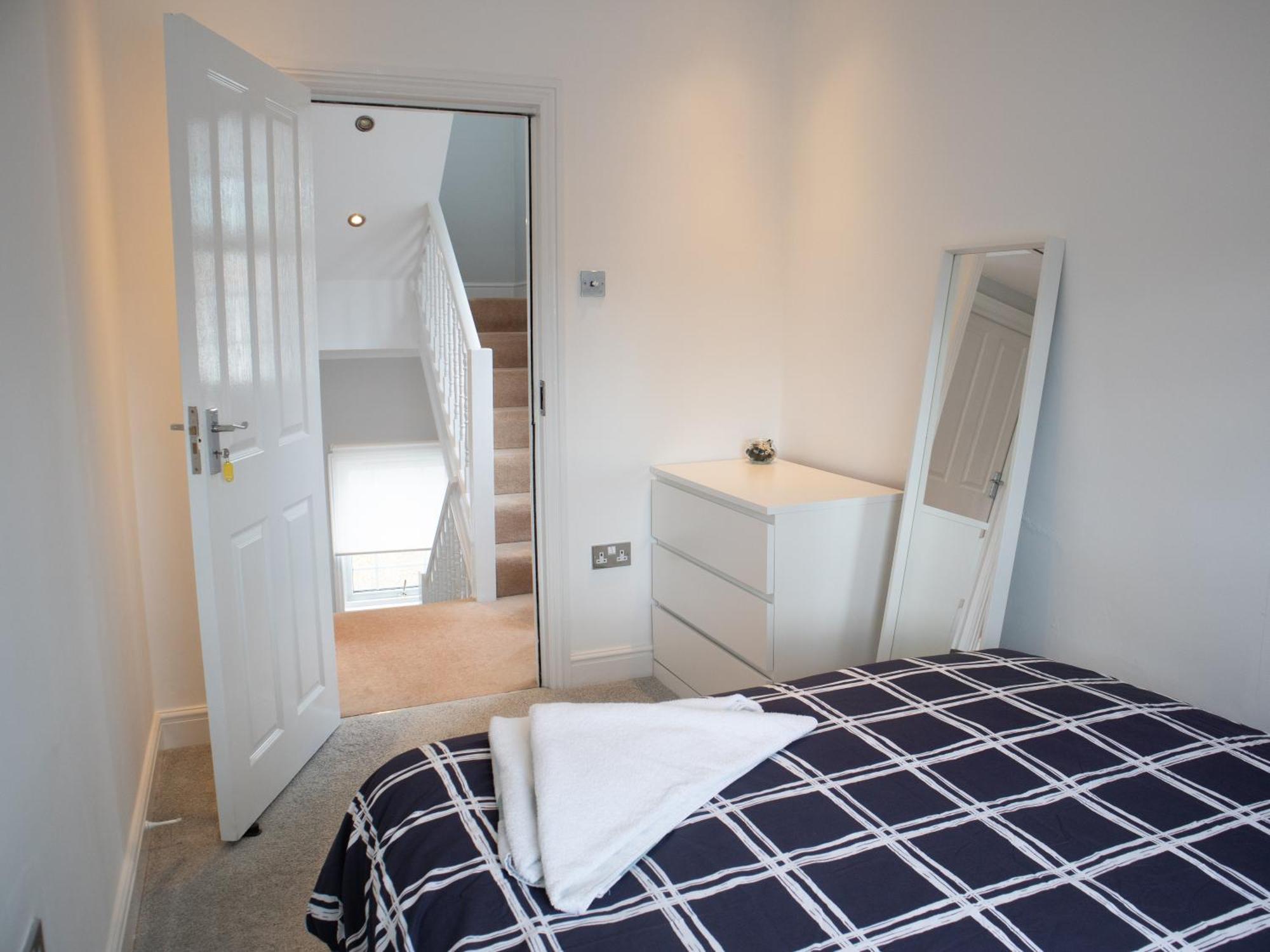 Bright Private Terrace - Free Private Parking - Tv - Wifi - Netflix Lägenhet London Borough of London Borough of Croydon Exteriör bild