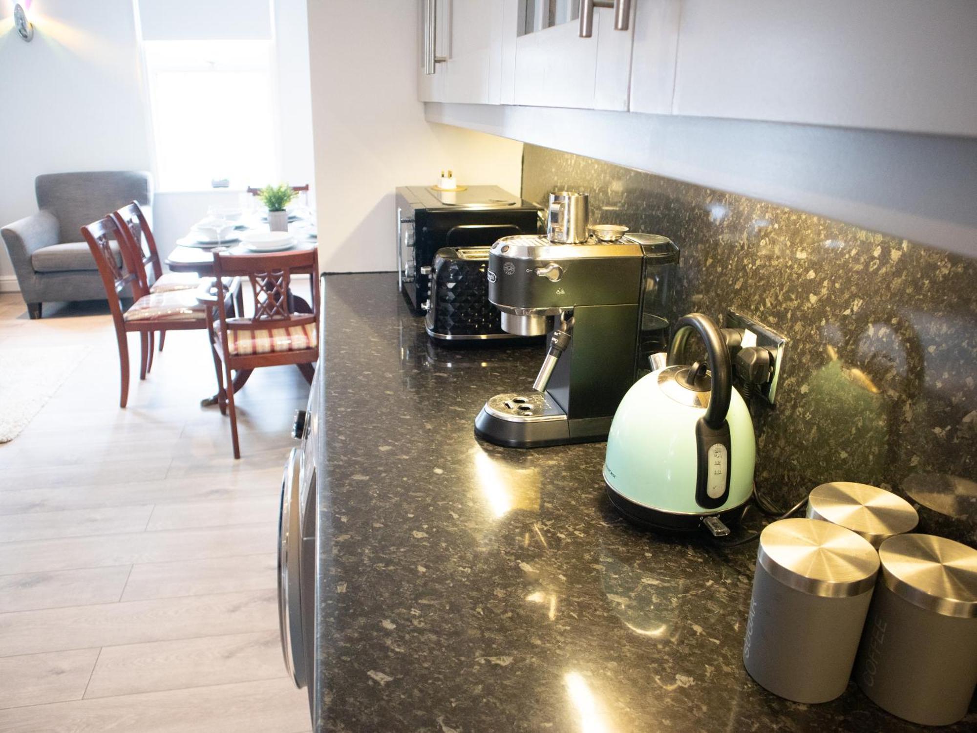 Bright Private Terrace - Free Private Parking - Tv - Wifi - Netflix Lägenhet London Borough of London Borough of Croydon Exteriör bild