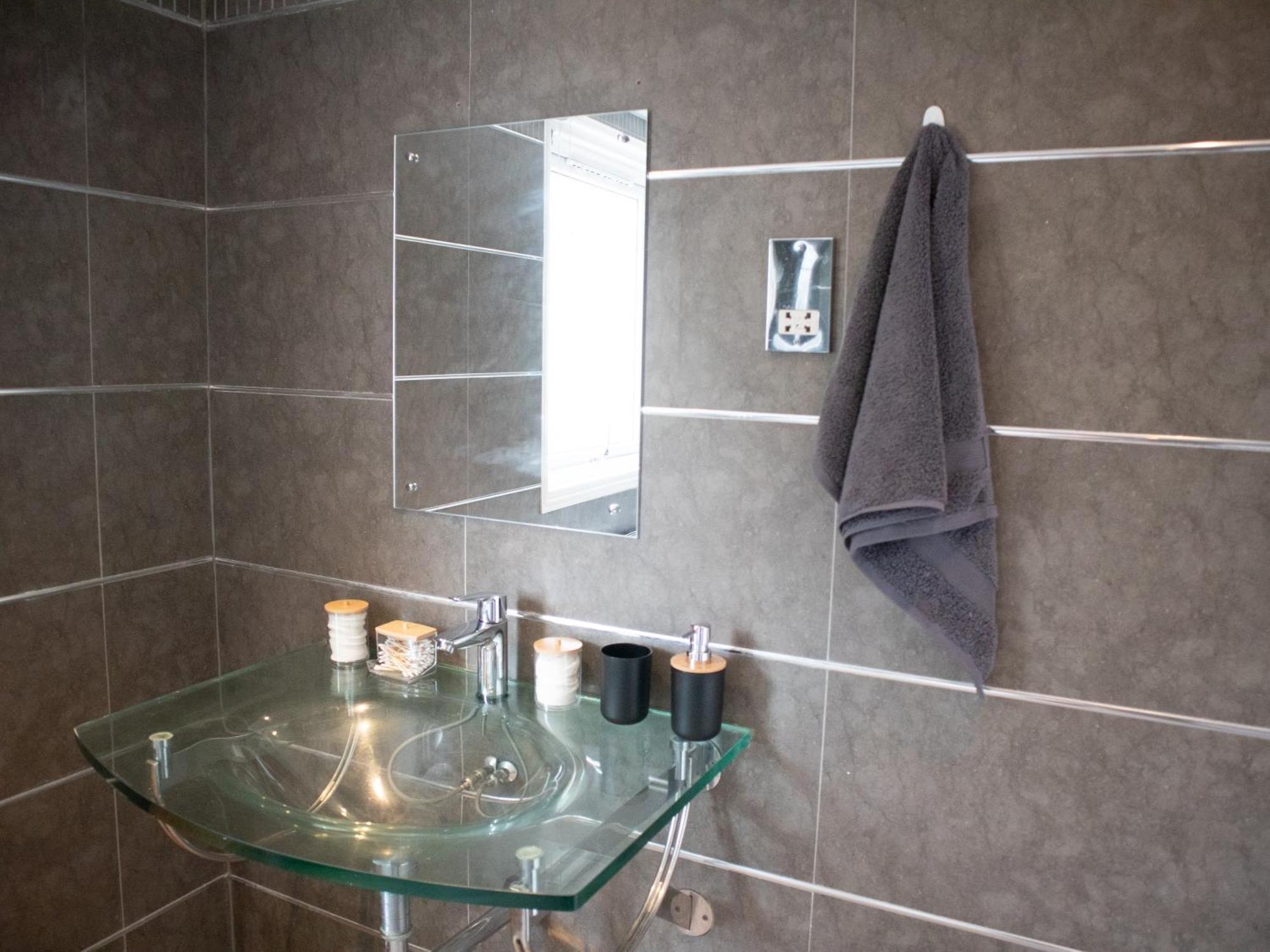 Bright Private Terrace - Free Private Parking - Tv - Wifi - Netflix Lägenhet London Borough of London Borough of Croydon Exteriör bild