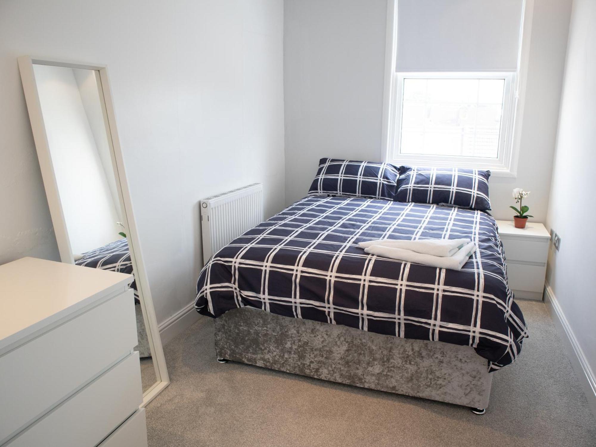 Bright Private Terrace - Free Private Parking - Tv - Wifi - Netflix Lägenhet London Borough of London Borough of Croydon Exteriör bild
